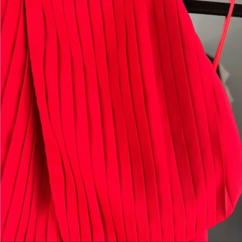 MISSGUIDED red dress - halter, keyhole top with pleated detail. A-line skirt - Picture 12 of 14